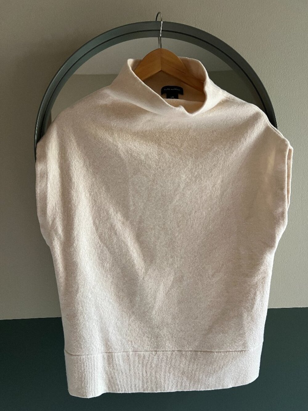 Sleeveless Sweater Vest – Size M – Club Monaco